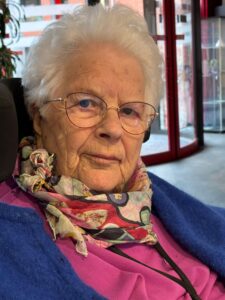 Elly Kwakkernaat overleden